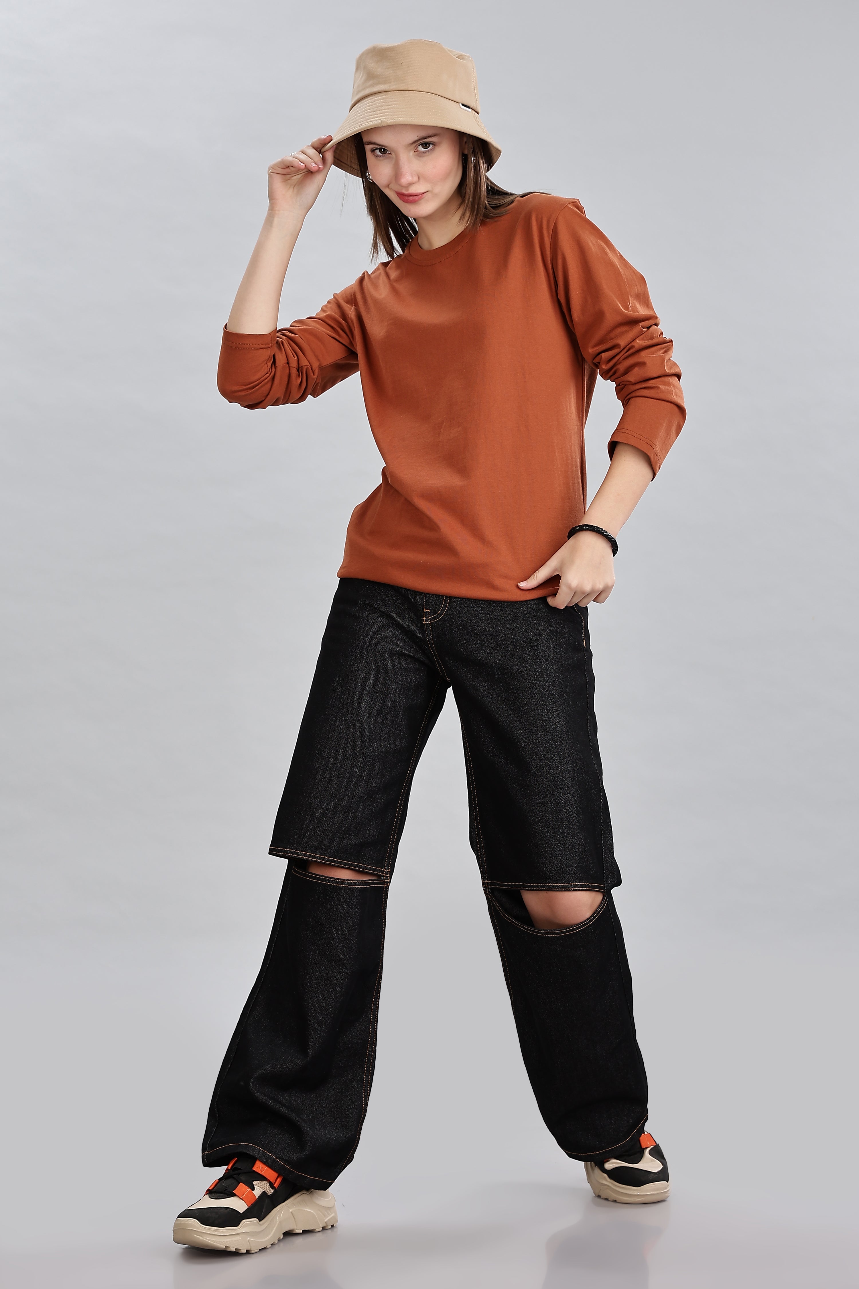 Mud Long Sleeve Rounded Neck T-Shirt