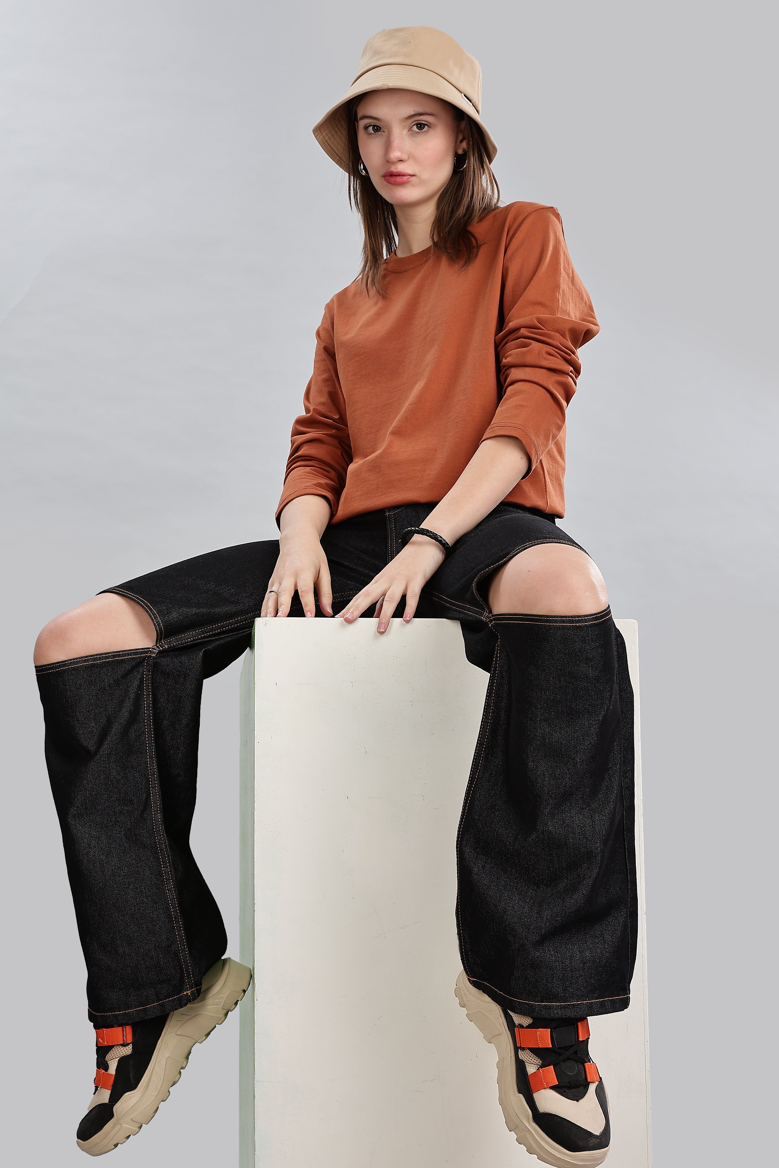 Mud Long Sleeve Rounded Neck T-Shirt