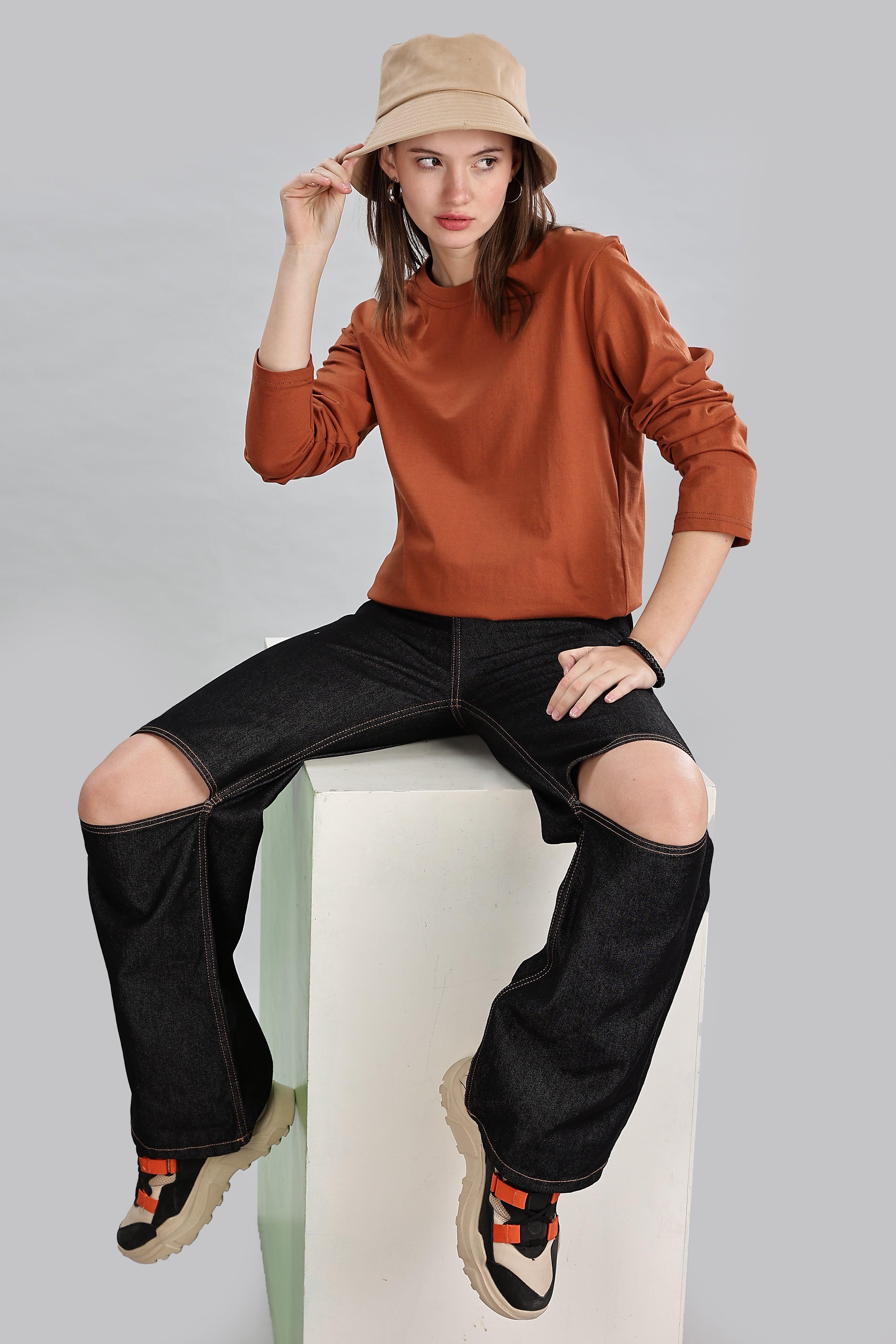 Mud Long Sleeve Rounded Neck T-Shirt